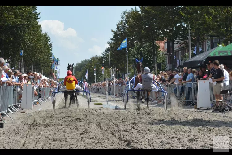 Kortebaandraverijen.nl biedt online paardenkoers aan in plaats van kortebaan IJmuiden