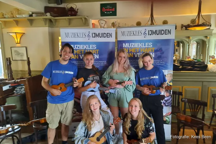 Zomerse ukeleleklanken vanuit Oma&#39;s Kamer in Driehuis