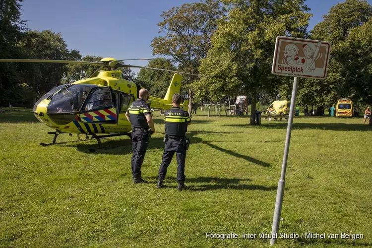 Hulpdiensten groots in actie voor incident met kind bij speelplek in Velsen