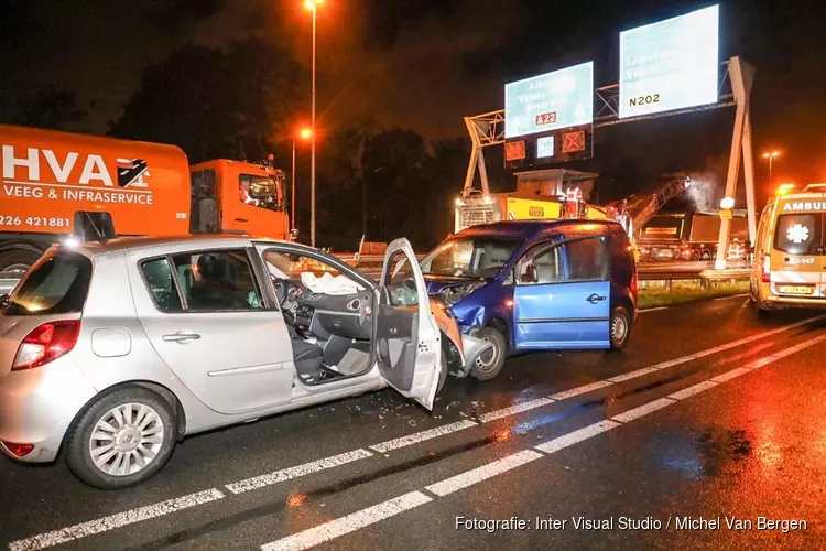 Gewonde bij frontale botsing naast werkzaamheden N208 bij Velserbroek