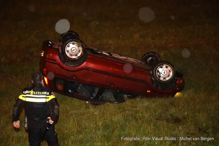 Auto rolt van dijk A22