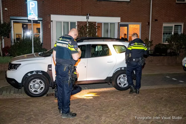 Auto beschadigd na schietpartij Schoutenstraat IJmuiden