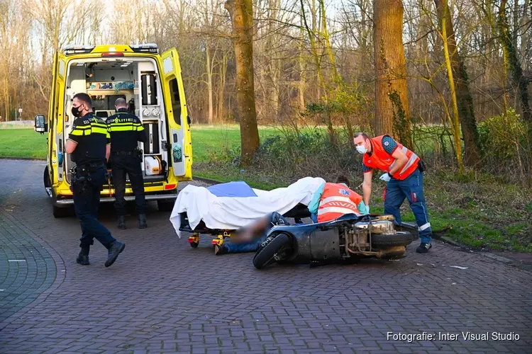 Scooterrijder gewond bij ongeval in Velsen-Noord