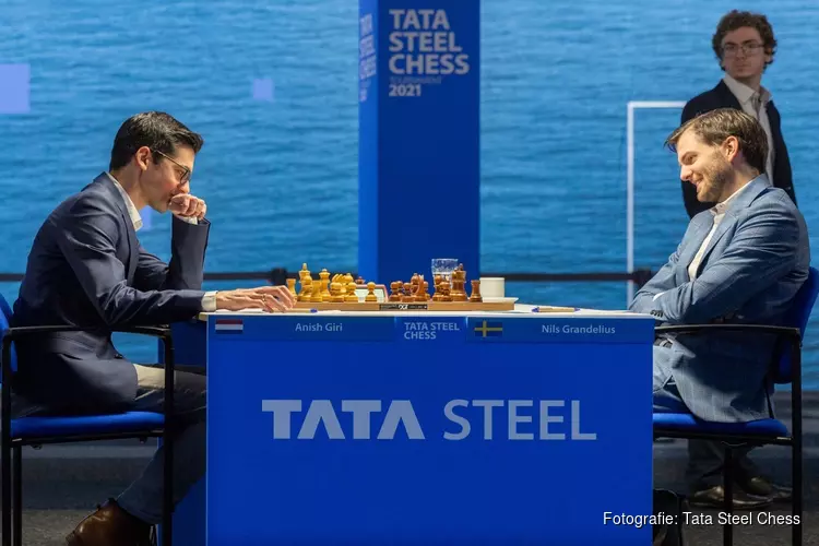 Nederlands beste schaker Giri neemt het op tegen koploper Grandelius in Tata Steel Chess Tournament