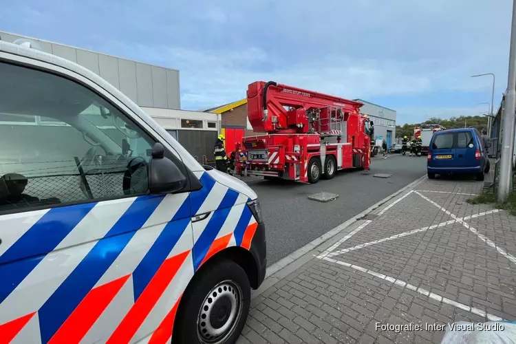 Brand bij garage IJmuiden, veel rook vrijgekomen