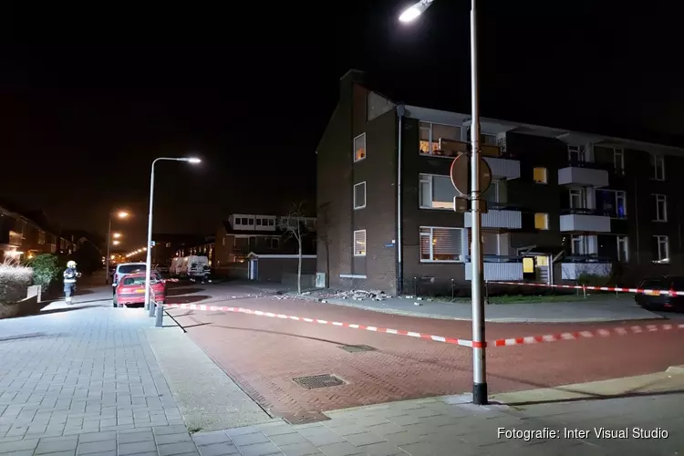 Gedeelte gevel komt naar beneden in IJmuiden