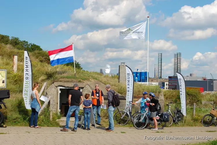 Bunkerbezoek en excursies in IJmuiden: Een rauwe wandeling door de duinen