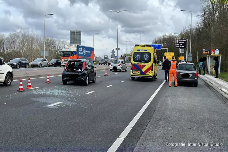 Ongeval met meerdere auto&#39;s op Velsertraverse in Velsen-Noord