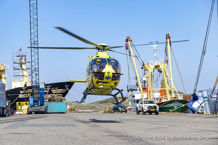 Man gewond door betonblok bij bedrijfsongeval op schip in IJmuiden