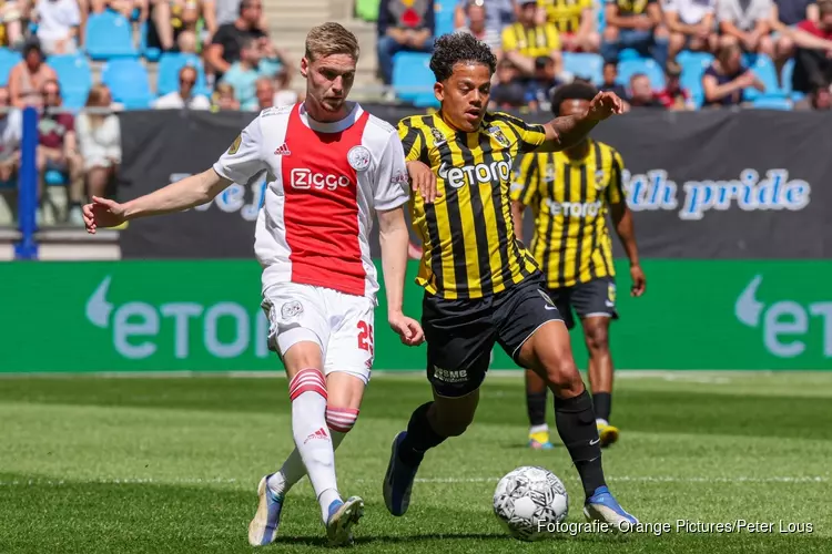 Kampioen Ajax sluit af met puntendeling bij Vitesse