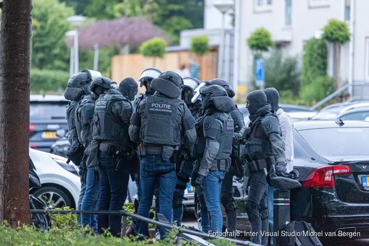 Verwarde man na vernielingen overmeesterd door arrestatieteam in Velserbroek