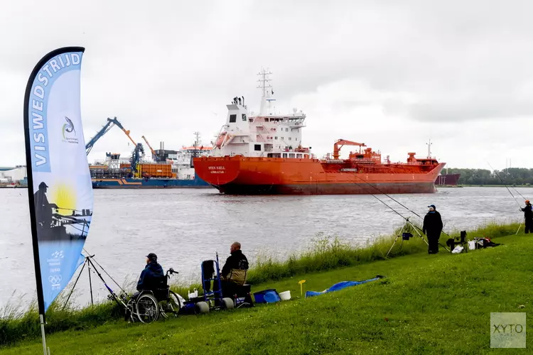 Visdag voor mensen met een beperking aan Noordzeekanaal
