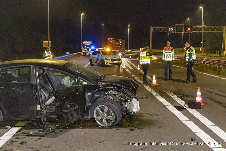 Veel schade bij ongeval op de afrit van de A22 bij Velsen-Zuid