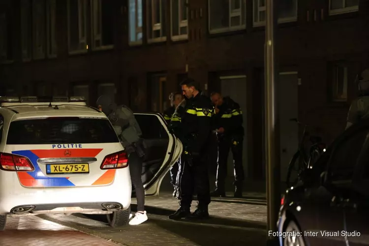 Arrestatieteam doet inval in woning Velsen-Noord