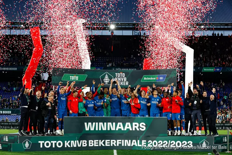 PSV klopt Ajax na strafschoppen in bekerfinale