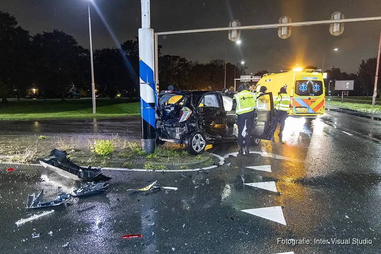 Veel schade bij ongeval op de Amsterdamseweg in Velsen-Zuid