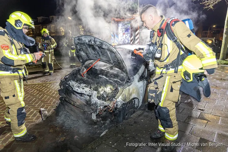 Auto uitgebrand in Herculesstraat IJmuiden, vermoedelijk brandstichting