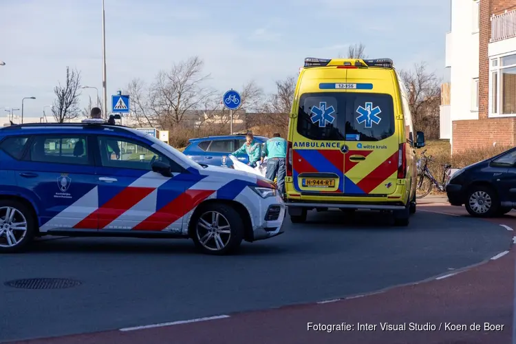 Fietser aangereden op rotonde in IJmuiden