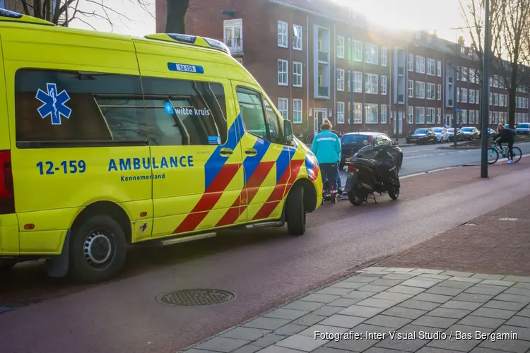 Scooterbestuurster gewond bij ongeval in IJmuiden