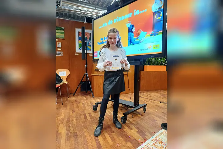 Zaïra van Basisschool Floriant is voorleeskampioen van Velsen