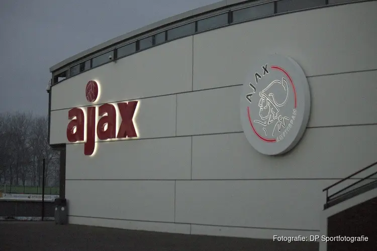 Telstar klimt verder omhoog na winst op Jong Ajax