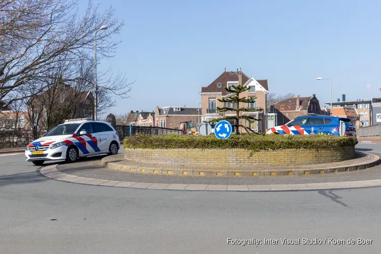 Fietsster aangereden op rotonde in IJmuiden