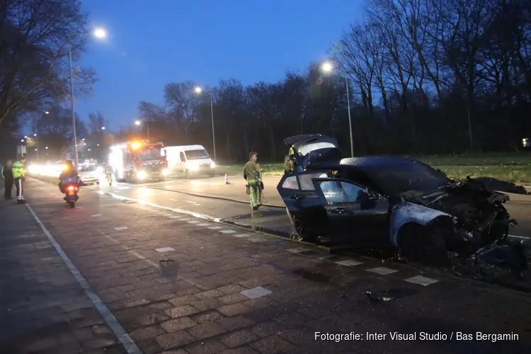 Auto door brand verwoest in Velsen-Zuid