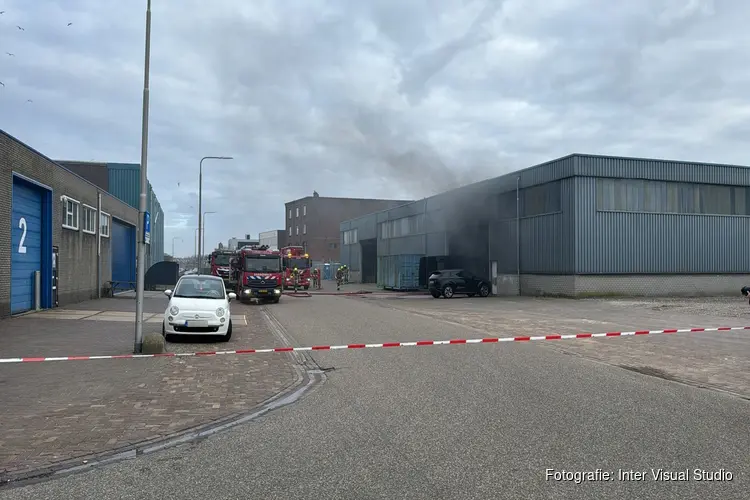 Middelbrand in bedrijf in IJmuiden