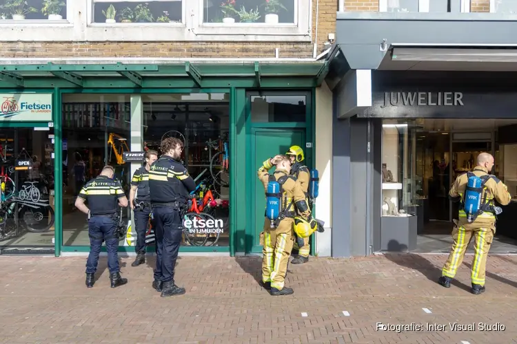 Veel bekijks bij korte brand in bovenwoning in IJmuiden