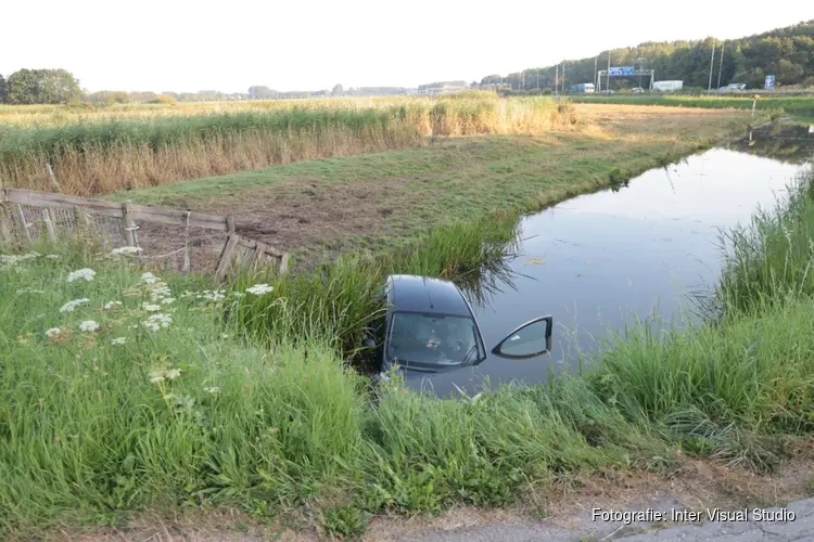 Auto te water in Velserbroek