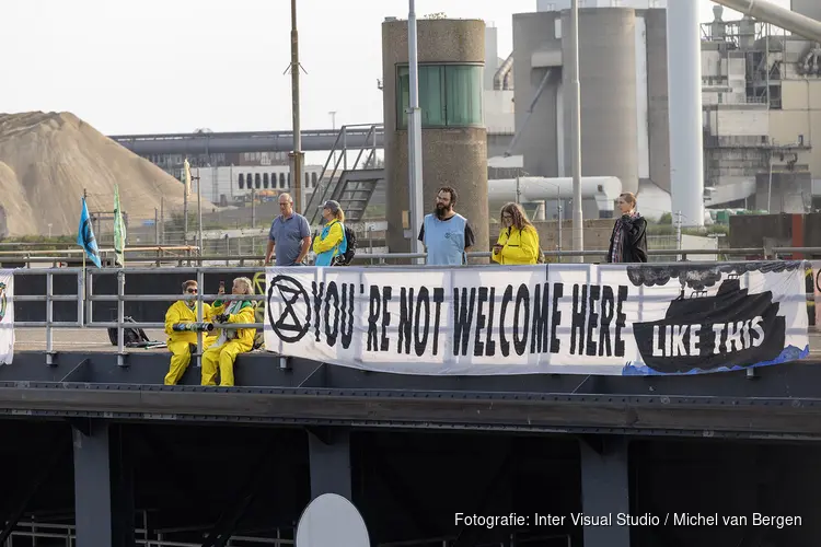 Activisten van Extinction Rebellion blokkeren wederom cruiseschepen