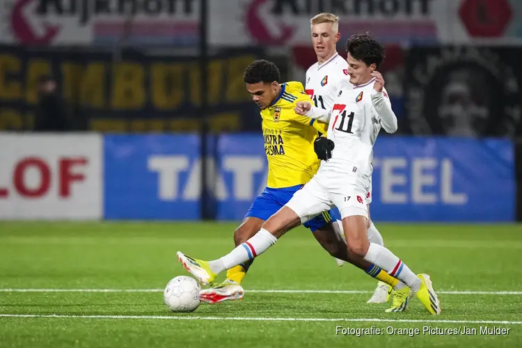 Telstar geeft voorsprong uit handen en speelt gelijk tegen SC Cambuur