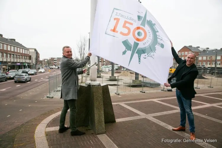 Burgemeester onthult logo 150 jaar IJmuiden