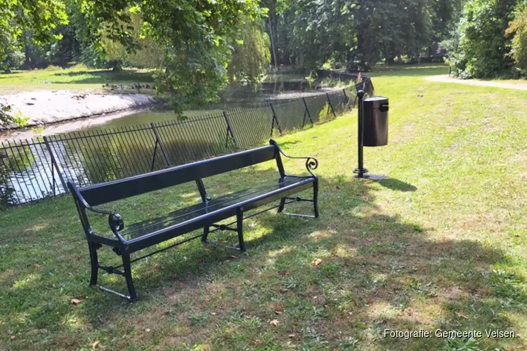 Nieuwe banken in park Velserbeek