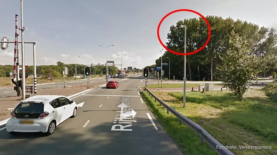 Beschonken automobiliste rijdt verkeerscamera omver in Velsen-Noord