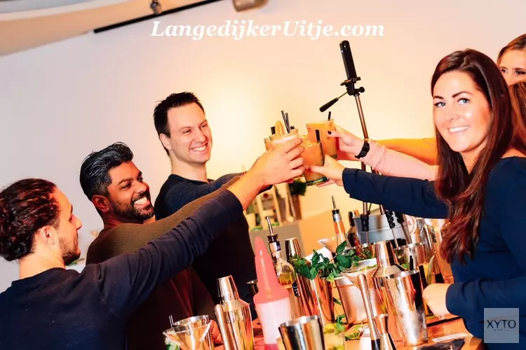 Cocktails shaken bij LangedijkerUitje, de lekkerste en leukste workshops.