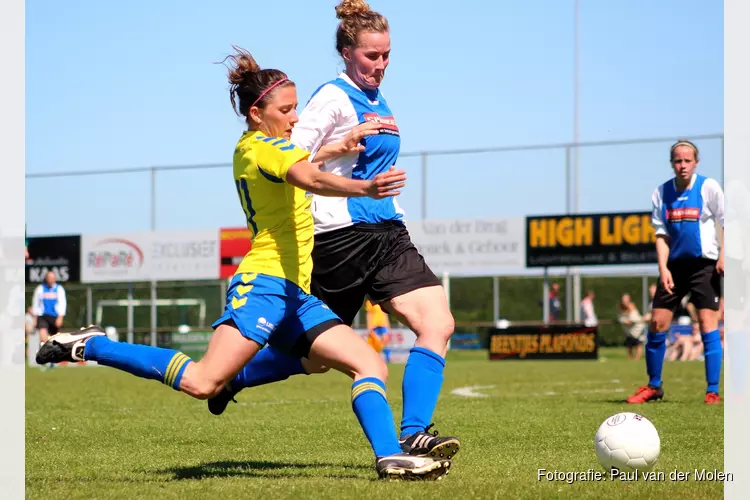 Vrouwen Winkel maken titelstrijd weer spannend na winst op Velsen