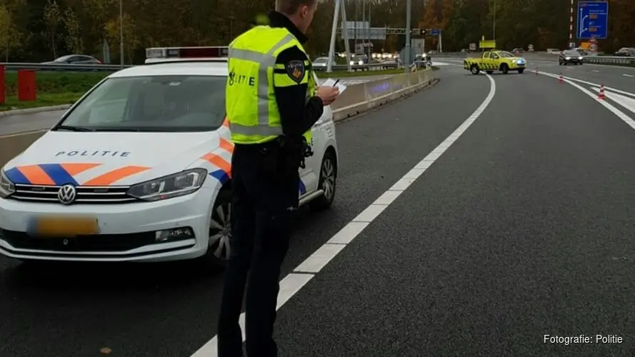 Automobilisten A22 zetten levens hulpverleners op het spel