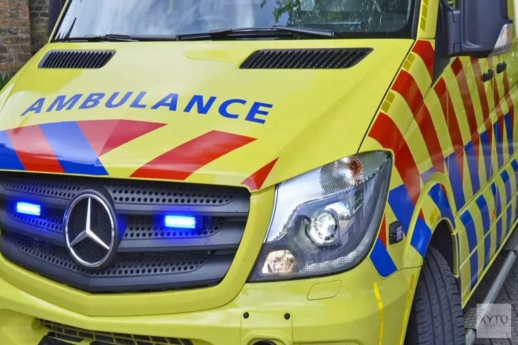 Fietser zwaargewond na botsing met vrachtwagen in IJmuiden