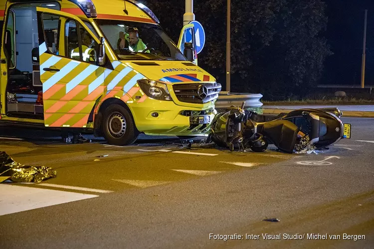 Motor botst op ambulance op de N202 bij Velsen-Zuid