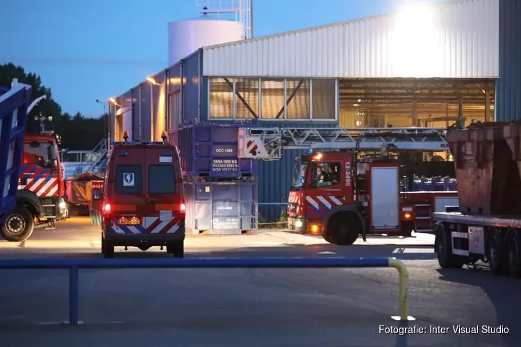 Brand in grote schuur in Velsen-Noord