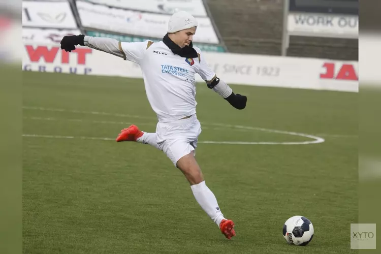 Schaakgrootmeesters voetballen bij Telstar