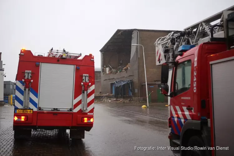 Loods in haven IJmuiden stort gedeeltelijk in