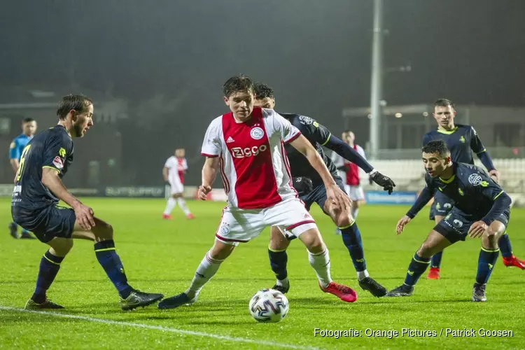 Jong Ajax en Telstar delen de punten